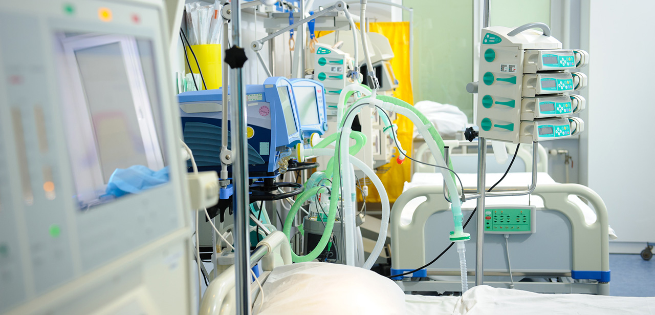 chambre d'hôpital équipée en matériel