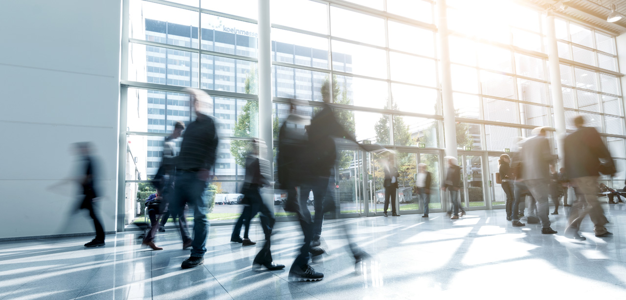 Visuel illustratif - Foule dans un grand bâtiment
