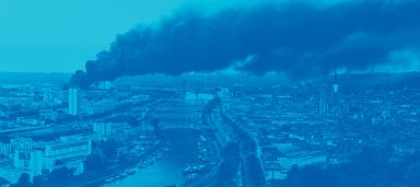 Photo du site industriel de Rouen et de l'incendie des entrepôts Lubrizol et NL Logistique